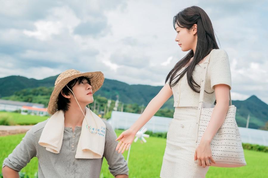 Ahn Hyo Seop’s Peaceful Farmer Life Takes A Turn After Meeting Chae Won Bin In “Sold Out On You”