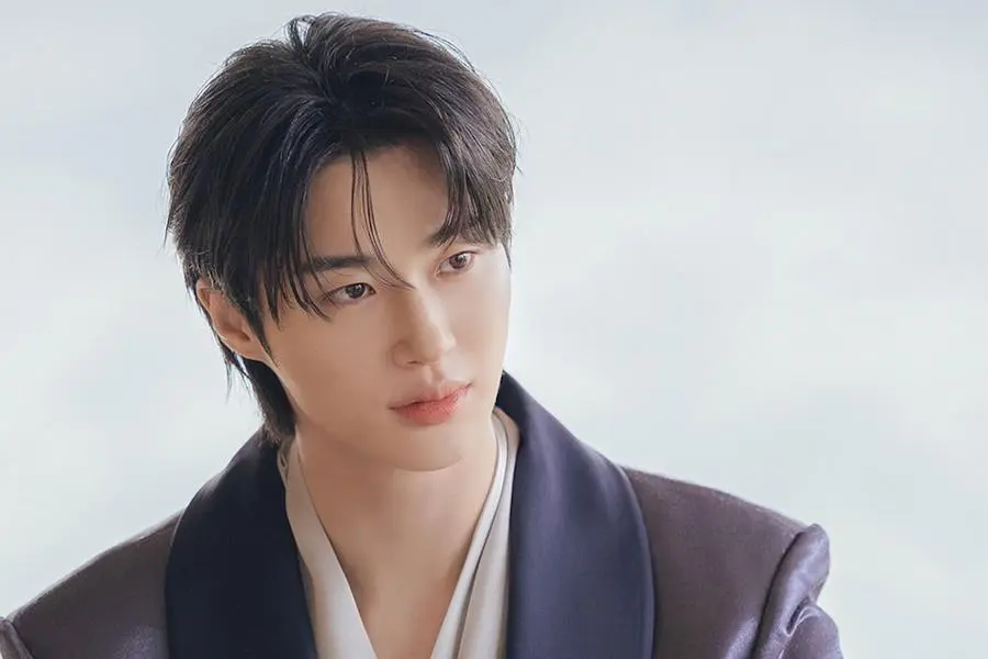 Byeon Woo Seok Showcases Charisma As The Most Beloved Royal In New Drama "Perfect Crown"